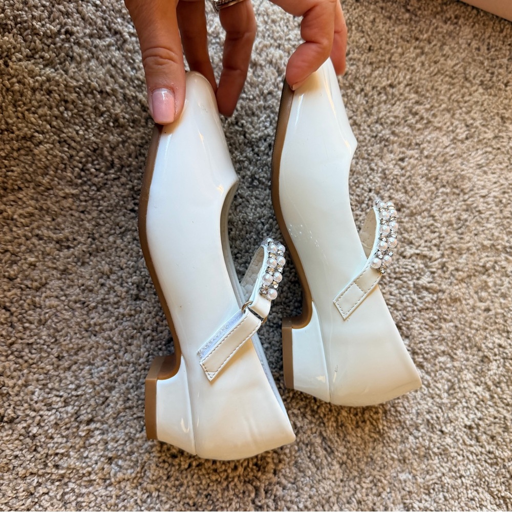 Elegant White Kids Shoes with Pearl Strap, low heel - Picture 9 of 9